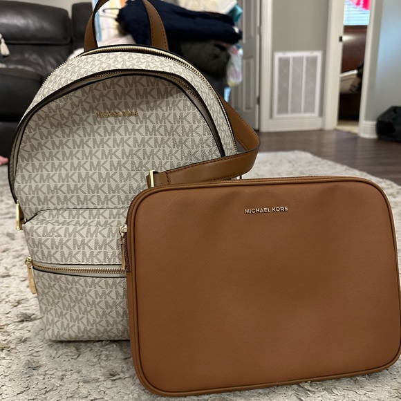 Michael Kors Backpack Purse VGUC - Picture 3 of 7